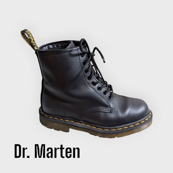 Dr. Martens Classic Style Black Leather Combat Boots - Picture 1 of 9